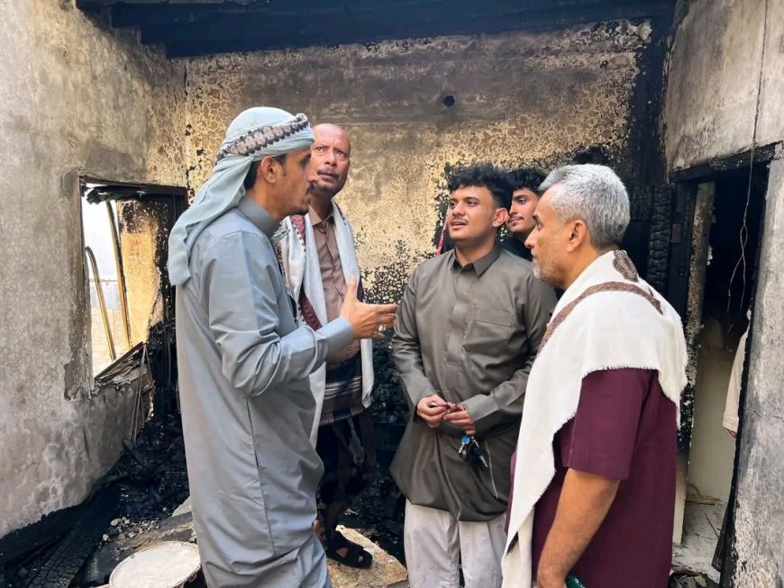 الوكيل الجيلاني يتفقد منزلاً متضررًا بحريق في منطقة الشرج بالمكلا ويوجه بتوفير منزل بديل مؤقت