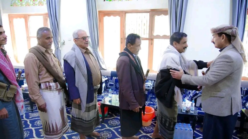 المحافظ بن الوزير يشيد بالتلاحم المجتمعي ووحدة الصف خلال استقبال جموع المهنئين بعيد الفطر المبارك