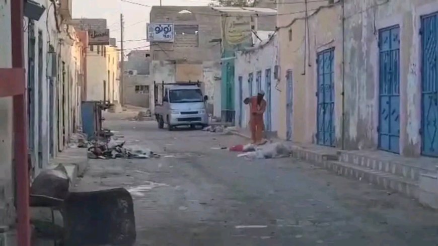 محافظ المهرة يشيد بجهود عمال النظافة في الحفاظ على نظافة الغيضة خلال عيد الفطر