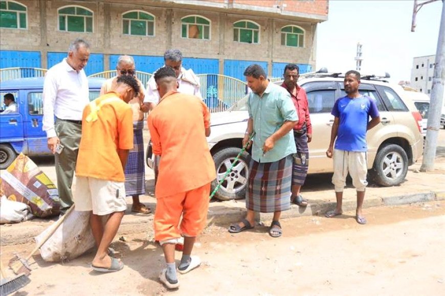 الشاذلي يطلع على أعمال شفط مياه الأمطار ورفع المخلفات في مديرية المعلا