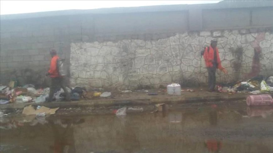 حملة رش مكثفة في خورمكسر لمكافحة الأوبئة بعد موجة الأمطار