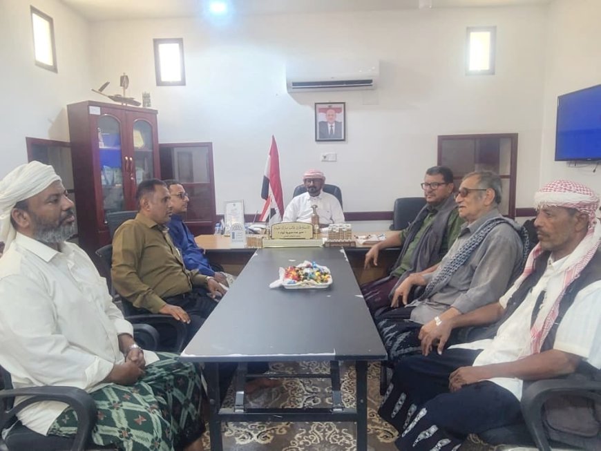 مدير عام شبام يطّلع على مستوى الانضباط الوظيفي بالمكاتب التنفيذية عقب إجازة عيد الفطر ويستقبل المهنئين بالعيد