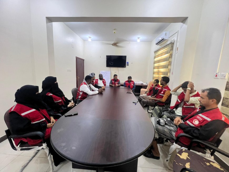 عقب إجازة العيد.. رئيس هلال أحمر أبين يجتمع بالموظفين ويؤكد الجاهزية القصوى لمواجهة المنخفض الجوي