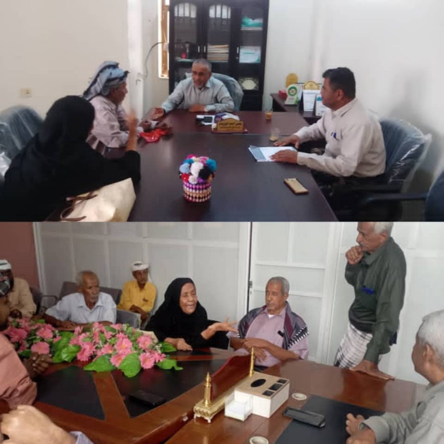 مديرعام الشؤون الاجتماعية ونائب ملتقى أبناء زنجبار يناقشا مسألة الاجحاف في كشوفات مساعدات «كير» الغذائية»