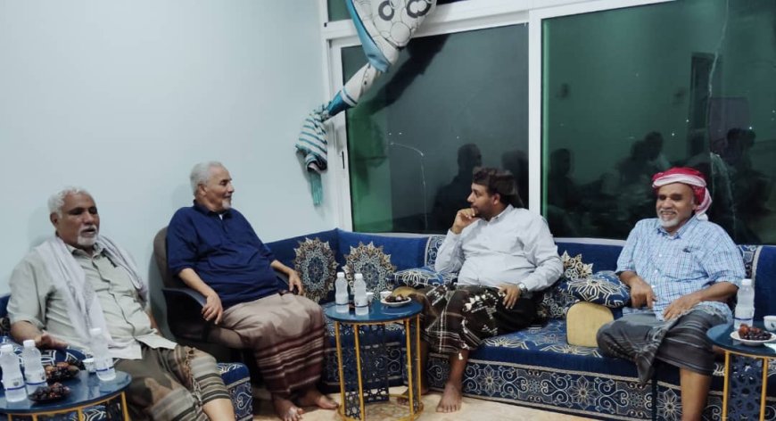 نائب رئيس مؤتمر حضرموت الجامع يزور الشخصية الاجتماعية ورجل الأعمال الشيخ عبدالملك بن مالك 