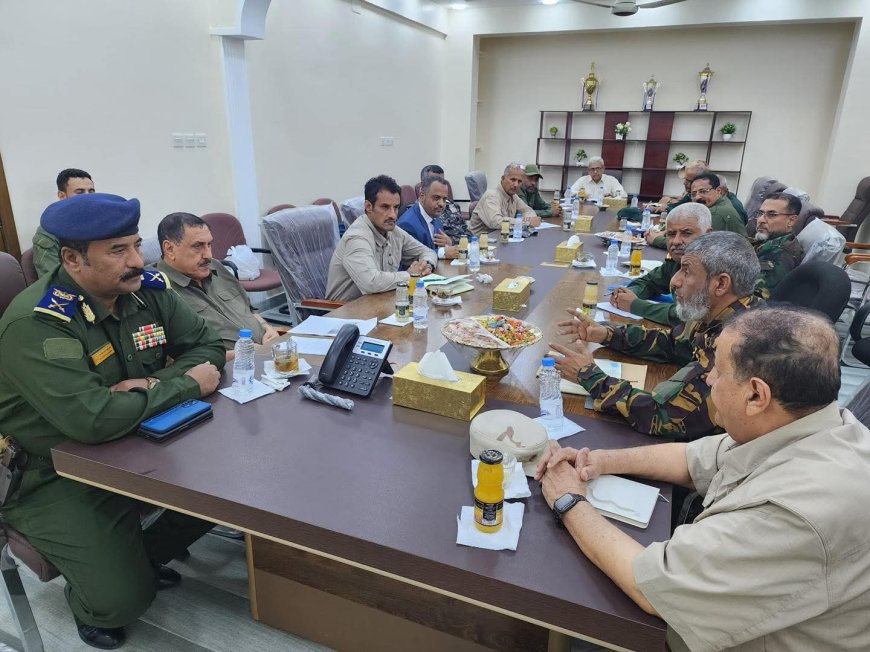 عدن: اجتماع مشترك للجنة الإدارية العليا مع إدارة أمن العاصمة عدن لتعزيز توحيد القرار الأمني