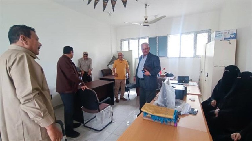 وكيل عدن "شائع" يتفقد مستوى الإنضباط الوظيفي في ديوان السلطة المحلية بمديرية المنصورة