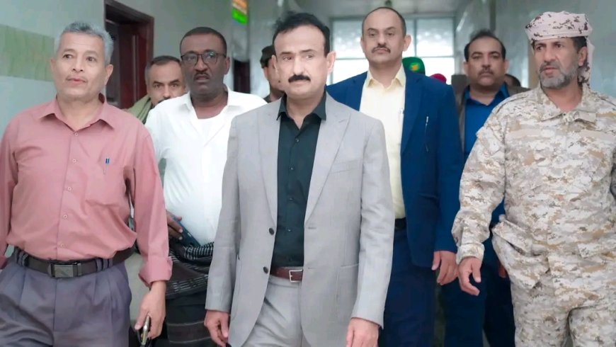 المحافظ بن الوزير يشدد على تعزيز الانضباط والارتقاء بالأداء الوظيفي ويؤكد المضي نحو إصلاح الاداء الإداري