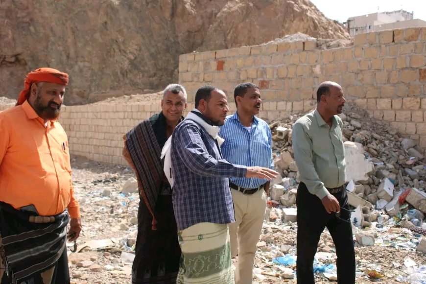 مدير عام المكلا يترأس اجتماعاً طارئاً للجنة الطوارئ لمواجهة تداعيات المنخفض الجوي