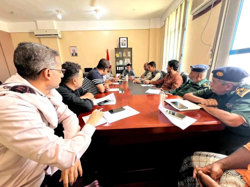 الوكيل الجيلاني يترأس اجتماع لجنة الطوارئ بساحل حضرموت لرفع الجاهزية لمواجهة التقلبات الجوية
