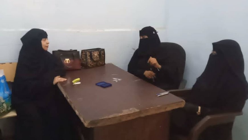 رئيسة اللجنة الوطنية للمرأة بأبين تقوم بزيارة عيدية لمنتسبات الشرطة موظفات الأحوال المدنية