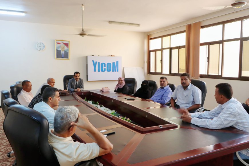 الوكيل المساعد لوزارة النفط يتفقد الانضباط الوظيفي في شركتي "مصافي عدن" و"الاستثمارات النفطية"