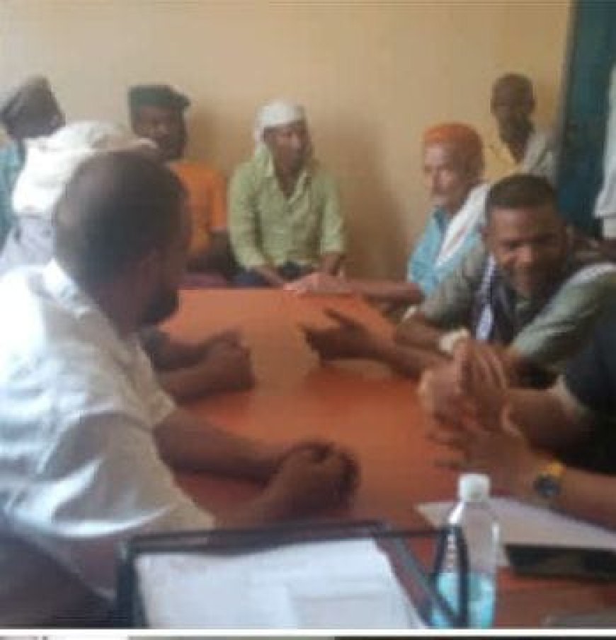 قيادة صندوق النظافة بلحج تؤكد على الانضباط وتطوير الأداء خلال اجتماع موسّع عقب إجازة العيد