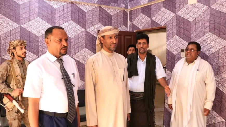وكيل أول المهرة يتفقد الانضباط الوظيفي في المؤسسات الحكومية بعد إجازة العيد