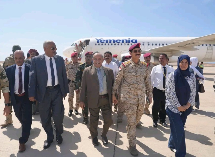 عضو مجلس القيادة محافظ حضرموت يستقبل وفدًا حكوميًا رفيعًا في المكلا