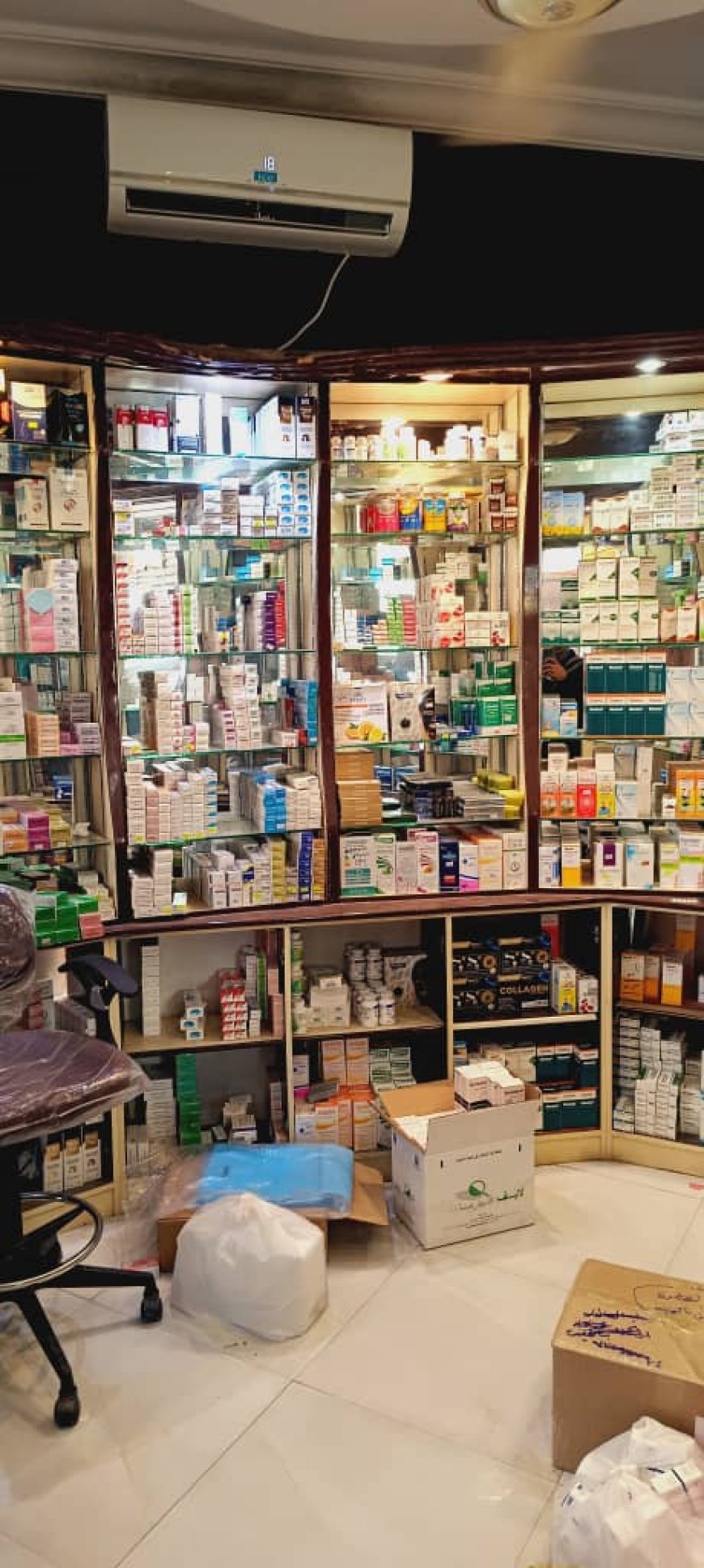 مكتب وزارة الصحة العامة والسكان يغلق صيدلية لبيعها أدوية منتهية الصلاحية للمواطنين بالمكلا 