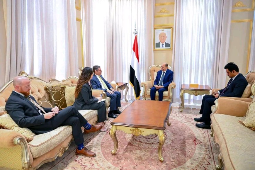 رئيس الوزراء يلتقي السفير الأمريكي ويؤكد تعزيز الشراكة ودعم جهود الاستقرار