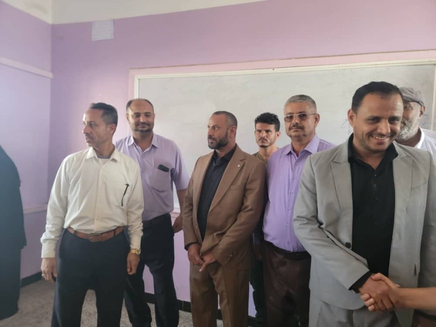 في أول يوم دراسي بعد عطلة العيد.. محافظ الضالع يتفقد العملية التعليمية ويؤكد: "بناء الإنسان هو هدفنا الأول"