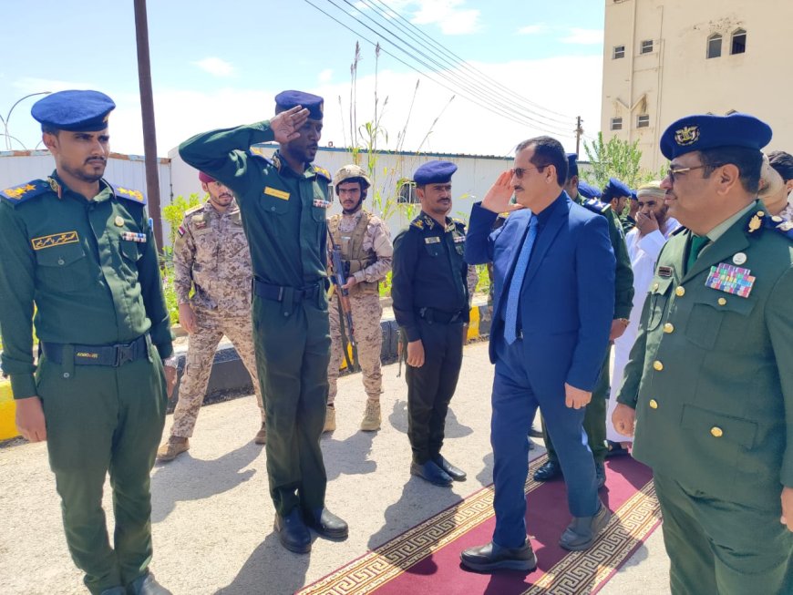 وزير الدفاع يزور كلية الشرطة حضرموت ويطّلع على سير الدراسة تزامناً مع استئنافها