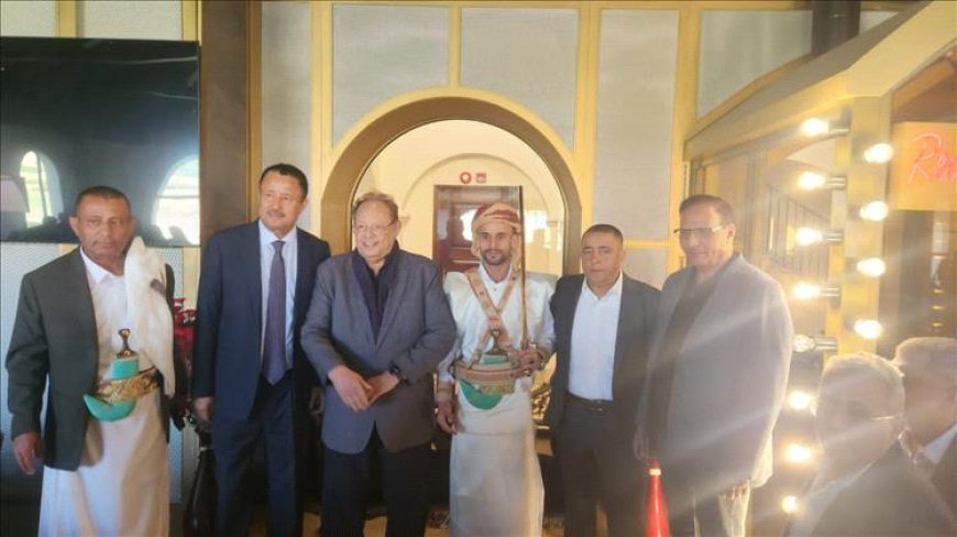 الرئيس علي ناصر يحضر مأدبة غداء بمناسبة حفل زفاف إبراهيم علي الصوفي