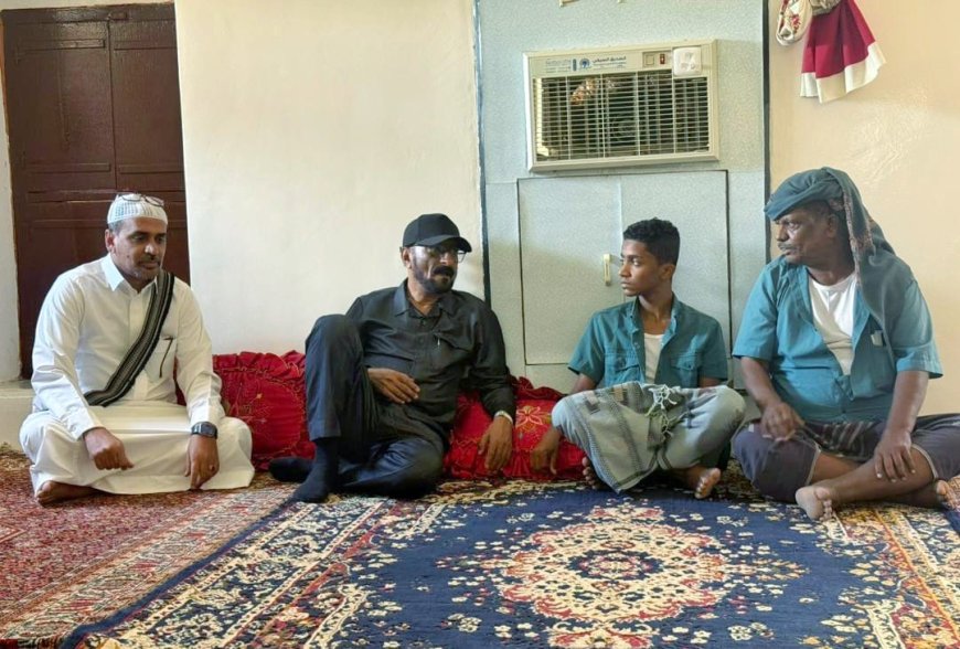 مدير عام شبام يؤدي واجب العزاء في وفاة موظف مكتب الأوقاف محمد ودعان