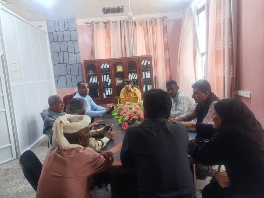 السلطة المحلية بزنجبار تناقش شكاوى المواطنين مع منظمة كير وتؤكد على مراجعة آليات التوزيع.