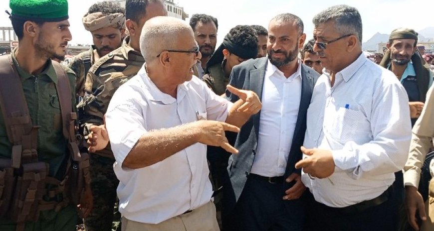 محافظ الضالع يشرف على تنفيذ حملة النظافة في شارع وسوق سناح