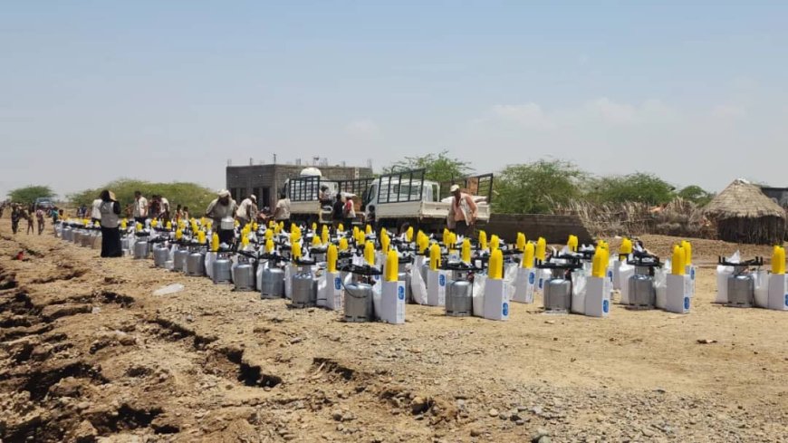 تعز .الخلية الإنسانية تسيّر قافلة إغاثية لمنكوبي السيول في الزهاري والمشالحة