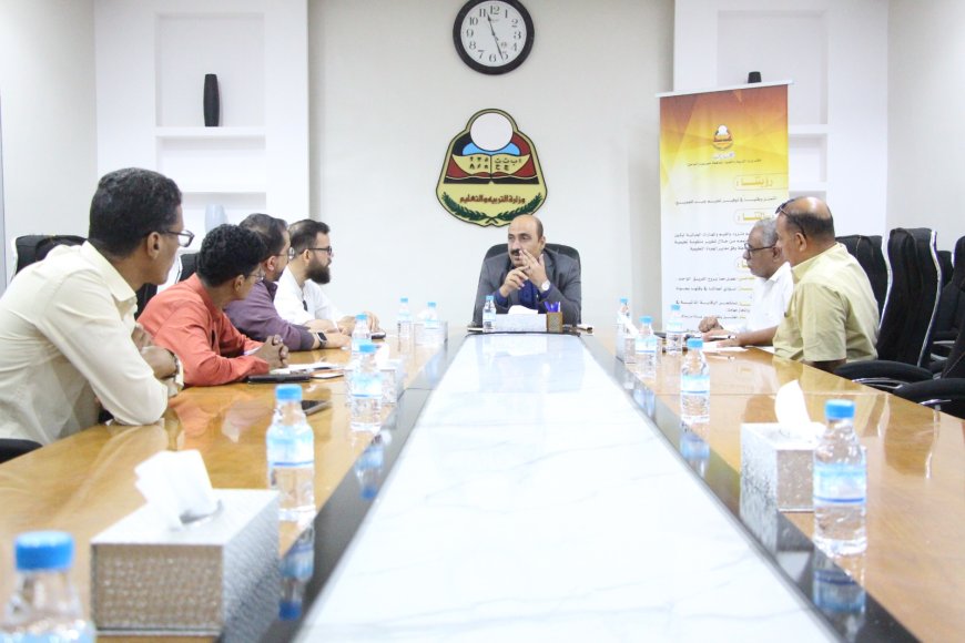 مدير تربية حضرموت الساحل يبحث مع مدير مكتب برنامج الغذاء العالمي سبل تعزيز التعاون المشترك