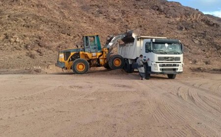 تحركات عاجلة لرفع المعاناة.. استمرار صيانة طريق بيحان – حريب بعد أضرار السيول في شبوة