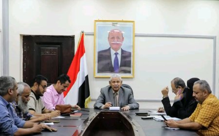 وكيل وزارة الشباب والرياضة يلتقي موظفي الشؤون المالية والإدارية