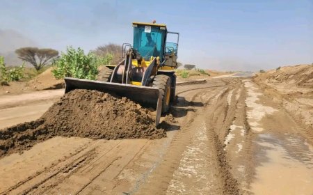 بتوجيهات الوزير العقربي ومتابعة المحافظ بن الوزير… مؤسسة الطرق تباشر تنفيذ الأعمال الطارئة لمعالجة أضرار السيول بشبوة