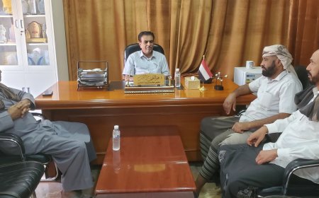 مدير عام مديرية القطن يلتقي رئيس جمعية الوادي الشرقي لمستخدمي المياه بمنطقة منوب