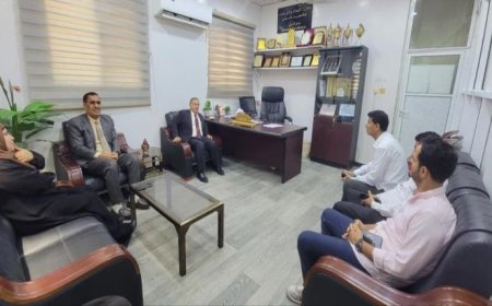 في زيارة تفقدية.. رئيس جامعة عدن يشيد بانضباط كلية اللغات والترجمة
