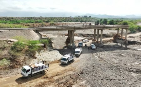 تعز .الخلية الإنسانية تقدم قافلة إغاثية عاجلة لمتضرري السيول في موزع.