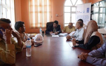 مدير عام مكتب الزراعة بلحج يوقع محضر تسليم مواقع مشاريع الري ضمن تدخلات UNDP