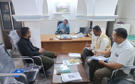 مدير عام مديرية تريم يلتقي فريق المناخ والعمل الاستباقي بائتلاف الخير للإغاثة الإنسانية