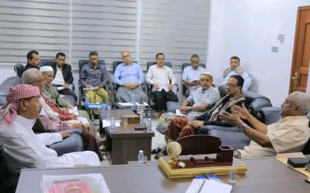 وزير الإدارة المحلية يناقش تحديات نشاط السلطة المحلية والمكاتب التنفيذية بوادي حضرموت