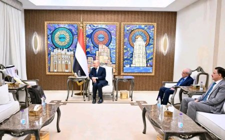 رئيس مجلس القيادة يشيد بالعلاقات الراسخة مع دولة الكويت وشجاعة قواتها في ردع التهديد