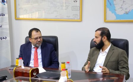 وزير الكهرباء يناقش مع محافظ أبين احتياجات الطاقة ويؤكد التوسع في الحلول المستدامة