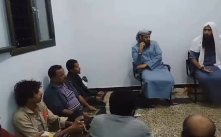 مدير الوعظ والإشاد بالتوجيه المعنوي في أمن لحج يتفقد نزلاء سجن شرطة المسيمير ويشيد بالخدمات المقدمة لهم