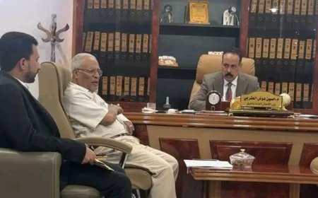 وزير الأشغال يلتقي مدير صندوق صيانة الطرق بالمهرة لبحث تطوير أعمال الصيانة