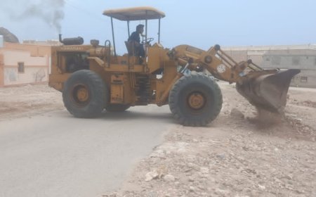 بتوجيهات من السلطة المحلية في بروم ميفع مكتب الاشغال ينفذ حملة ازالة لمخلفات الامطار والسيول