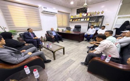 وزير التربية والتعليم يبحث مع عمادة كلية اللغات بجامعة عدن سبل تعزيز الشراكة الأكاديمية