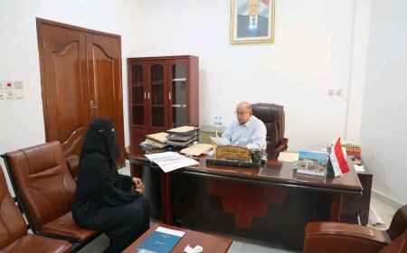 الخنبشي يطلع على سير عمل الإدارة العامة لبحوث التنمية الإدارية والتدريب بساحل حضرموت