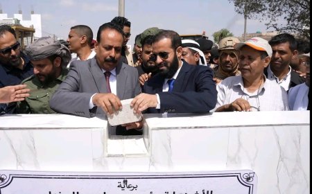 وزير الأشغال ومحافظ أبين يضعان حجر الأساس لمشروع تأهيل وصيانة طريق جعار - باتيس