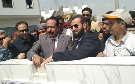 وزير الأشغال ومحافظ أبين يضعان حجر الأساس لمشروع صيانة وإعادة تأهيل خط جعار–باتيس بطول 17.4 كم