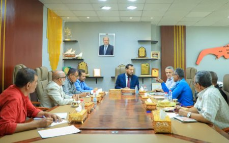 المحافظ شيخ يناقش مع قيادتي الأشغال وشرطة السير سبل تطوير العمل ومعالجة إشكاليات الطرق