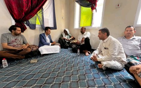 بتوجيهات عضو مجلس القيادة الرئاسي محافظ حضرموت.. وكيل المحافظة الجيلاني يعزي أسر ضحايا أحداث الأمس ويطمئن على صحة المصابين بالمكلا