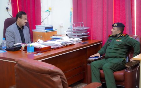 محافظ شبوة يطلع من مدير عام شرطة المحافظة على مستوى تنفيذ الحملة الأمنية لمنع حمل السلاح ويؤكد على مضاعفة الجهود لتعزيز الاستقرار